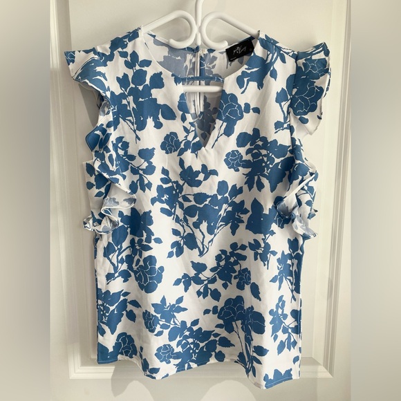 White & Blue Floral Print Short Sleeve Top. - Picture 1 of 3